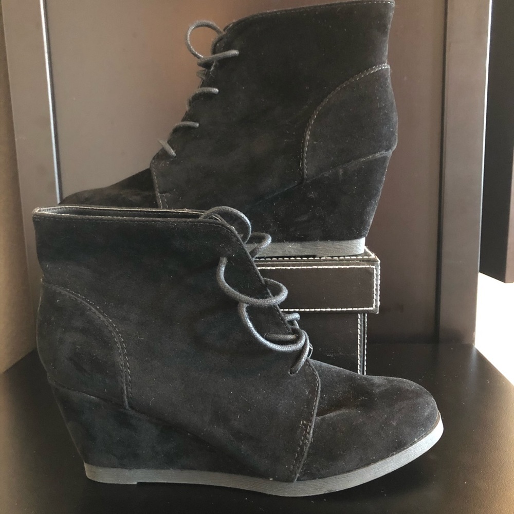 SUPER COMFY MADDEN GIRL WEDGE BOOTIES SIZE 8 NWOT!! - Picture 1 of 3